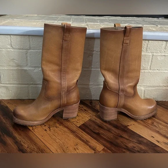 Elegant Brown Leather Heeled Boots - Picture 3 of 4